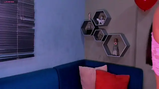 Snapshot of Sussy_Bell01 chatting on February 2025 02:01:01 PM Sussy Bell01 online show from February 2025 02:01:01 PM