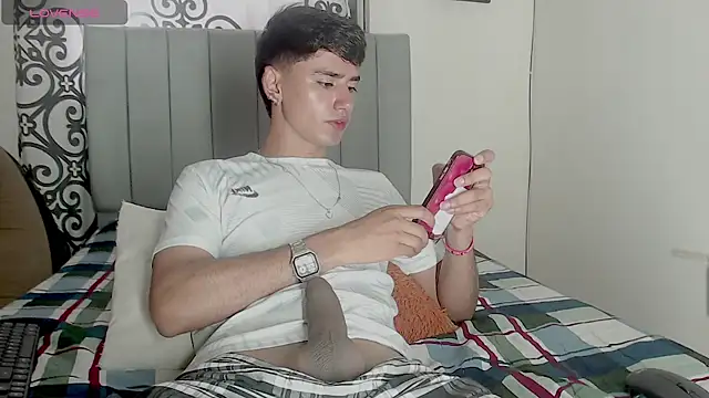 Snapshot of juan_stiven chatting on October 2025 03:23:02 PM juan stiven online show from October 2025 03:23:02 PM