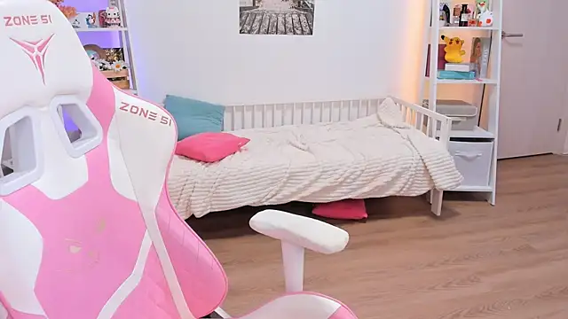 Lily Young online show from March 2025 07:19:02 AM