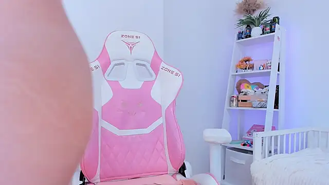 Lily Young online show from March 2025 07:15:01 AM