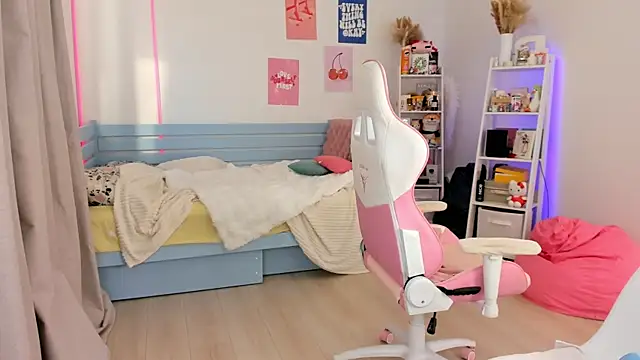 Lily Young online show from October 2025 06:08:02 AM