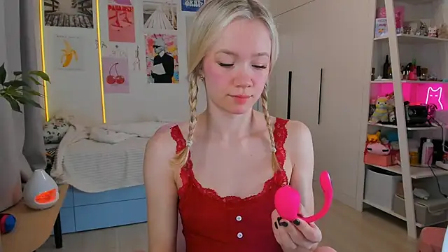 Lily Young online show from March 2026 03:22:01 AM