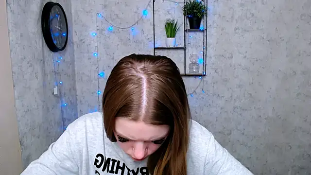 Snapshot of AliceFlirtt_ chatting on December 2024 02:35:02 PM AliceFlirtt online show from December 2024 02:35:02 PM