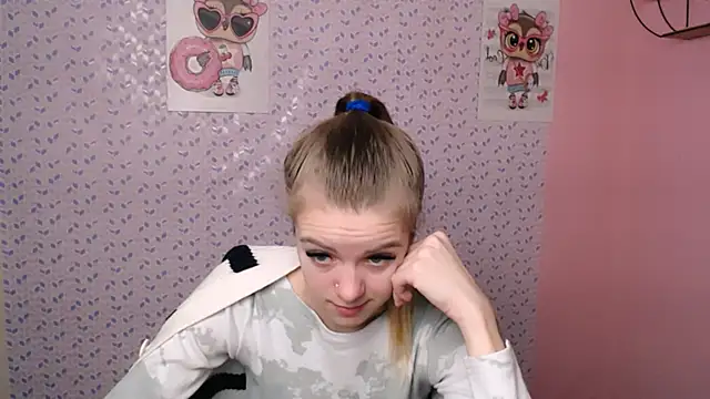 Snapshot of AliceFlirtt_ chatting on December 2024 08:28:01 AM AliceFlirtt online show from December 2024 08:28:01 AM