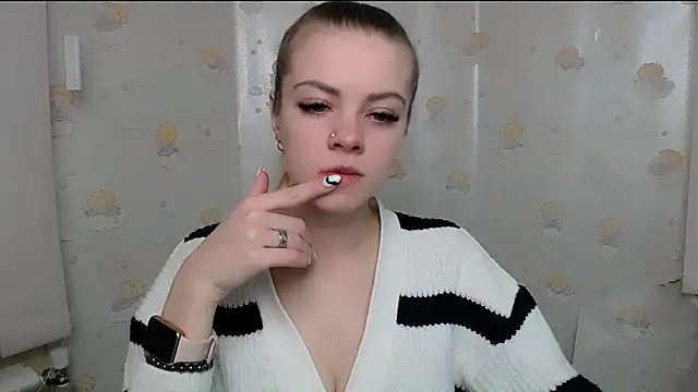 Snapshot of AliceFlirtt_ chatting on December 2024 08:11:02 AM AliceFlirtt online show from December 2024 08:11:02 AM