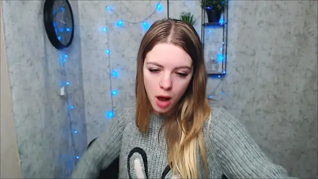 Snapshot of AliceFlirtt_ chatting on December 2024 10:34:01 AM AliceFlirtt online show from December 2024 10:34:01 AM