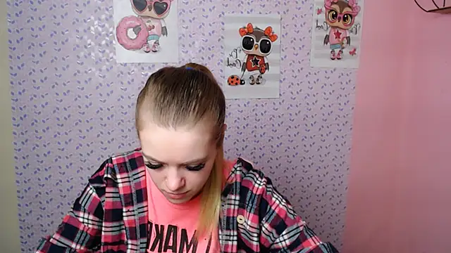 Snapshot of AliceFlirtt_ chatting on January 2025 08:18:02 AM AliceFlirtt online show from January 2025 08:18:02 AM