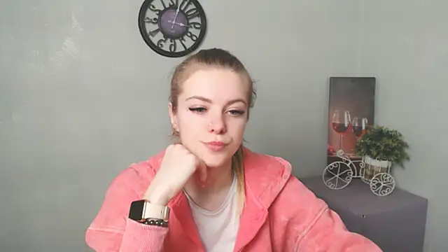 Snapshot of AliceFlirtt_ chatting on February 2025 01:37:02 PM AliceFlirtt online show from February 2025 01:37:02 PM