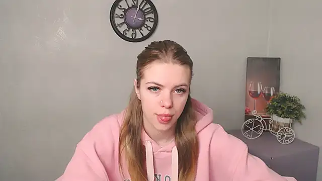 Snapshot of AliceFlirtt_ chatting on February 2025 07:49:01 AM AliceFlirtt online show from February 2025 07:49:01 AM