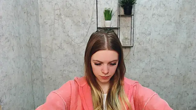 Snapshot of AliceFlirtt_ chatting on February 2025 11:32:02 AM AliceFlirtt online show from February 2025 11:32:02 AM