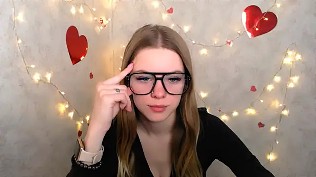 Snapshot of AliceFlirtt_ chatting on February 2025 09:43:02 AM AliceFlirtt online show from February 2025 09:43:02 AM