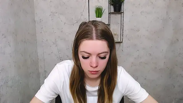 Snapshot of AliceFlirtt_ chatting on March 2025 07:24:01 AM AliceFlirtt online show from March 2025 07:24:01 AM