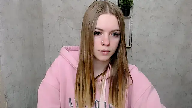 Snapshot of AliceFlirtt_ chatting on March 2025 01:08:01 PM AliceFlirtt online show from March 2025 01:08:01 PM