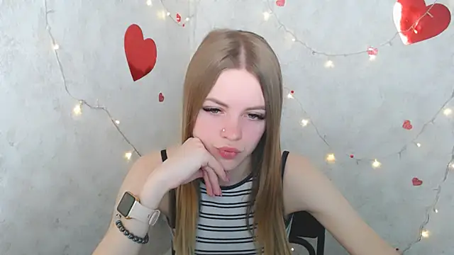 Snapshot of AliceFlirtt_ chatting on March 2025 06:18:01 PM AliceFlirtt online show from March 2025 06:18:01 PM