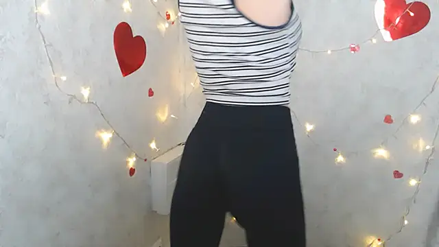 Snapshot of AliceFlirtt_ chatting on March 2025 09:34:02 AM AliceFlirtt online show from March 2025 09:34:02 AM