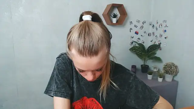 Snapshot of AliceFlirtt_ chatting on September 2025 09:53:02 AM AliceFlirtt online show from September 2025 09:53:02 AM