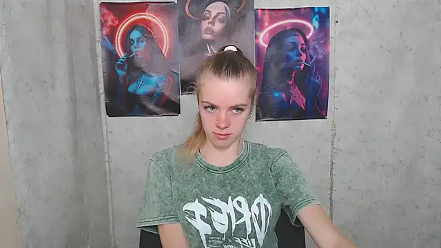 Snapshot of AliceFlirtt_ chatting on September 2025 08:25:01 AM AliceFlirtt online show from September 2025 08:25:01 AM