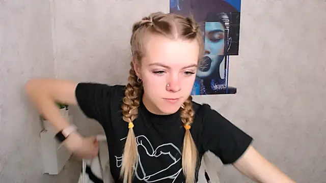 Snapshot of AliceFlirtt_ chatting on September 2025 09:00:01 AM AliceFlirtt online show from September 2025 09:00:01 AM