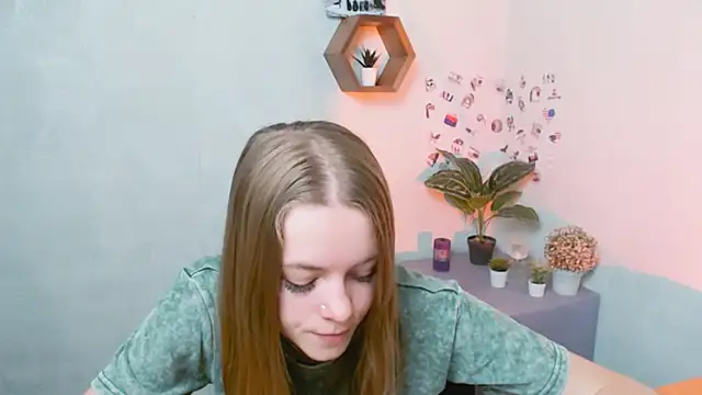 Snapshot of AliceFlirtt_ chatting on September 2025 08:49:01 AM AliceFlirtt online show from September 2025 08:49:01 AM