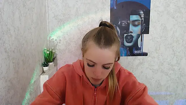 Snapshot of AliceFlirtt_ chatting on October 2025 08:10:01 AM AliceFlirtt online show from October 2025 08:10:01 AM