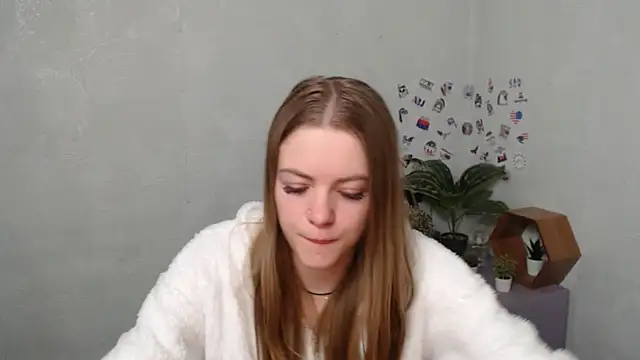 Snapshot of AliceFlirtt_ chatting on November 2025 09:30:02 AM AliceFlirtt online show from November 2025 09:30:02 AM