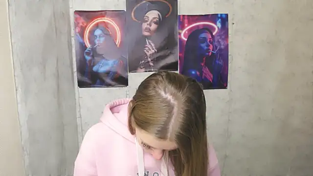 Snapshot of AliceFlirtt_ chatting on November 2025 09:09:01 AM AliceFlirtt online show from November 2025 09:09:01 AM