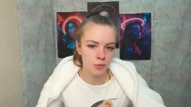 Snapshot of AliceFlirtt_ chatting on November 2025 11:43:01 AM AliceFlirtt online show from November 2025 11:43:01 AM