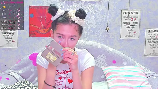 Snapshot of Vanessa_Florence chatting on December 2024 01:24:02 AM Vanessa Florence online show from December 2024 01:24:02 AM