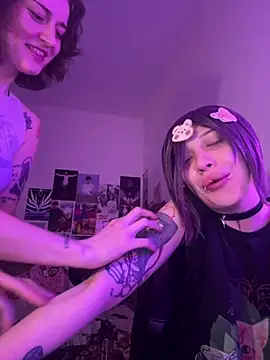 Dooubletroublee online show from June 2026 10:23:02 PM