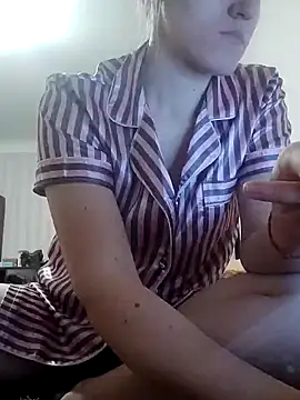 Snapshot of emeli_moon chatting on December 2024 07:14:01 PM emeli moon online show from December 2024 07:14:01 PM