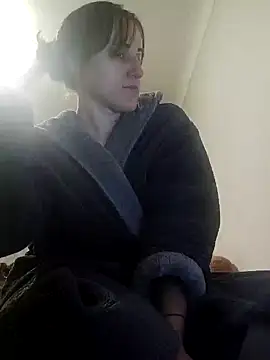 Snapshot of emeli_moon chatting on December 2024 09:58:02 PM emeli moon online show from December 2024 09:58:02 PM