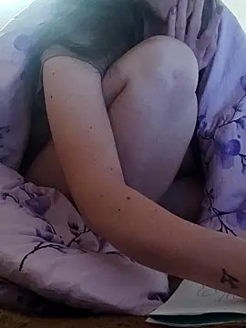 Snapshot of emeli_moon chatting on September 2025 06:53:02 PM emeli moon online show from September 2025 06:53:02 PM