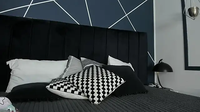 Adeelinee online show from March 2025 07:43:02 PM