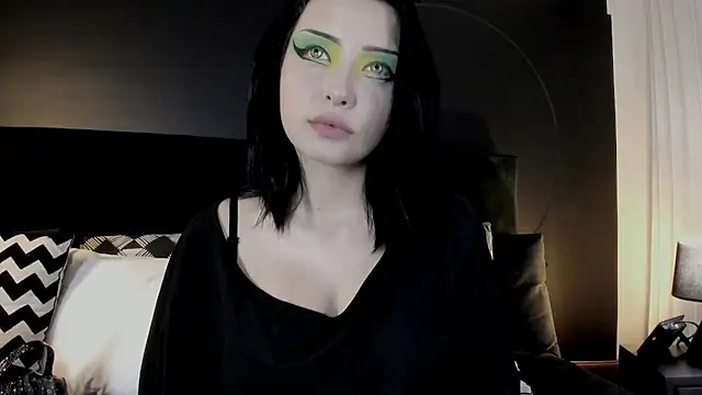 Adeelinee online show from July 2026 07:39:01 PM