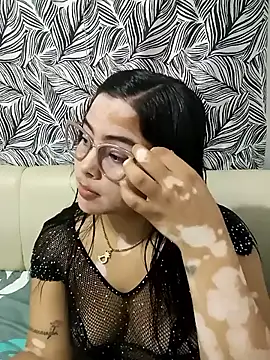 Shirley 23 online show from March 2026 03:19:01 AM