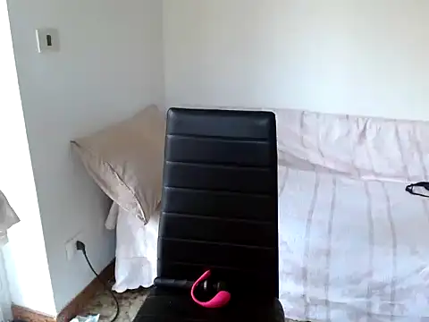 Snapshot of danasantoreal chatting on October 2025 06:45:01 AM danasantoreal online show from October 2025 06:45:01 AM