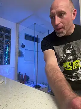 El Gizmo online show from December 2025 03:57:01 AM