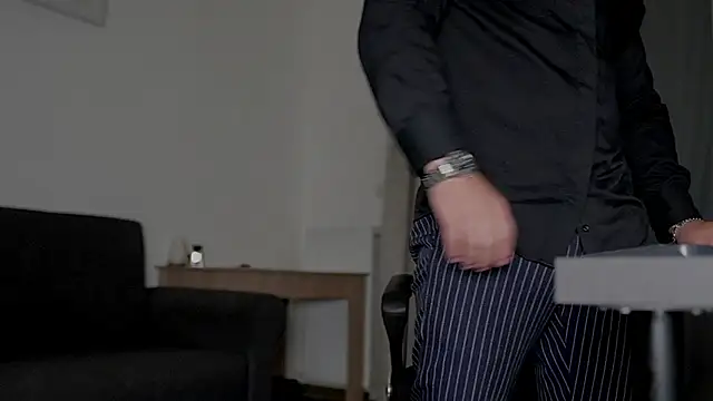 juliusmasters online show from October 2025 06:50:01 PM