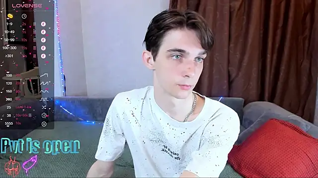 Snapshot of Aaron_Boom chatting on May 2026 12:28:02 AM Aaron Boom online show from May 2026 12:28:02 AM