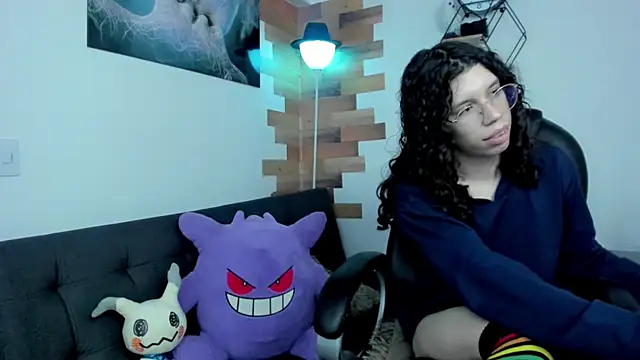 Snapshot of Angel_Dust18 chatting on December 2024 11:03:01 PM Angel Dust18 online show from December 2024 11:03:01 PM