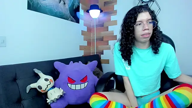 Snapshot of Angel_Dust18 chatting on December 2024 11:05:02 PM Angel Dust18 online show from December 2024 11:05:02 PM