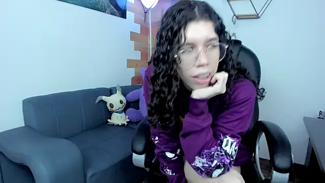 Snapshot of Angel_Dust18 chatting on January 2025 11:07:01 PM Angel Dust18 online show from January 2025 11:07:01 PM