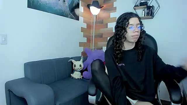 Snapshot of Angel_Dust18 chatting on February 2025 11:24:02 PM Angel Dust18 online show from February 2025 11:24:02 PM