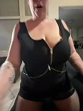 darkmoonsubmissive online show from June 2026 07:25:02 PM