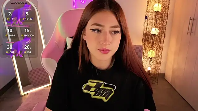 Snapshot of violet_ch chatting on November 2025 06:44:02 PM violet ch online show from November 2025 06:44:02 PM