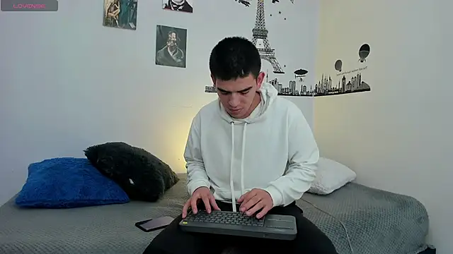 Snapshot of Ares_Johnson chatting on December 2024 09:13:02 PM Ares Johnson online show from December 2024 09:13:02 PM