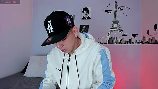 Snapshot of Ares_Johnson chatting on December 2024 09:22:01 PM Ares Johnson online show from December 2024 09:22:01 PM