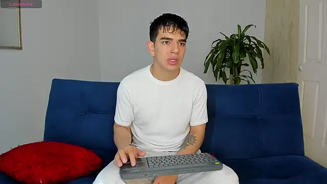 Snapshot of Ares_Johnson chatting on October 2025 01:37:01 PM Ares Johnson online show from October 2025 01:37:01 PM