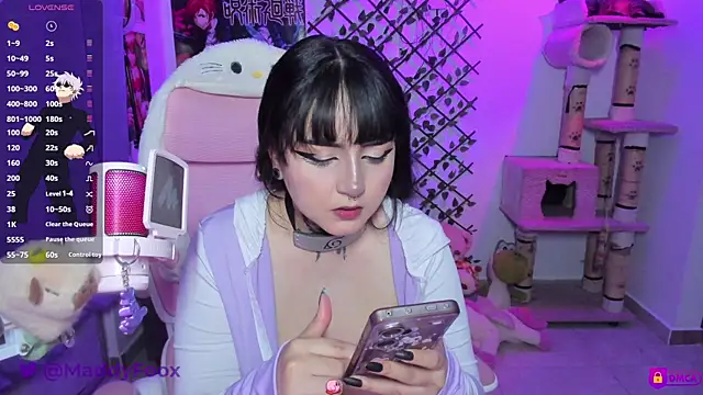 Snapshot of MaddyFooxx chatting on June 2026 11:42:02 PM MaddyFooxx online show from June 2026 11:42:02 PM