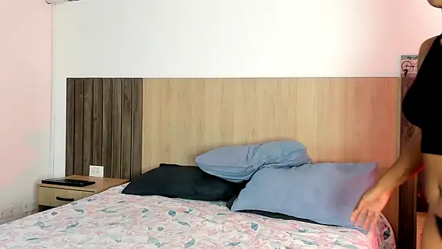 Snapshot of rebeca_cortez_ chatting on November 2025 07:57:02 PM rebeca cortez online show from November 2025 07:57:02 PM